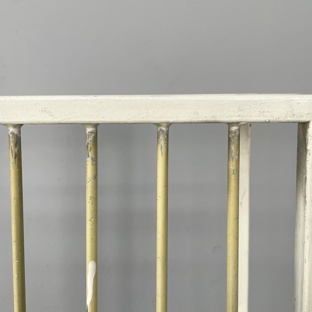 Copricalorifero in metallo bianco, 1950 ca.