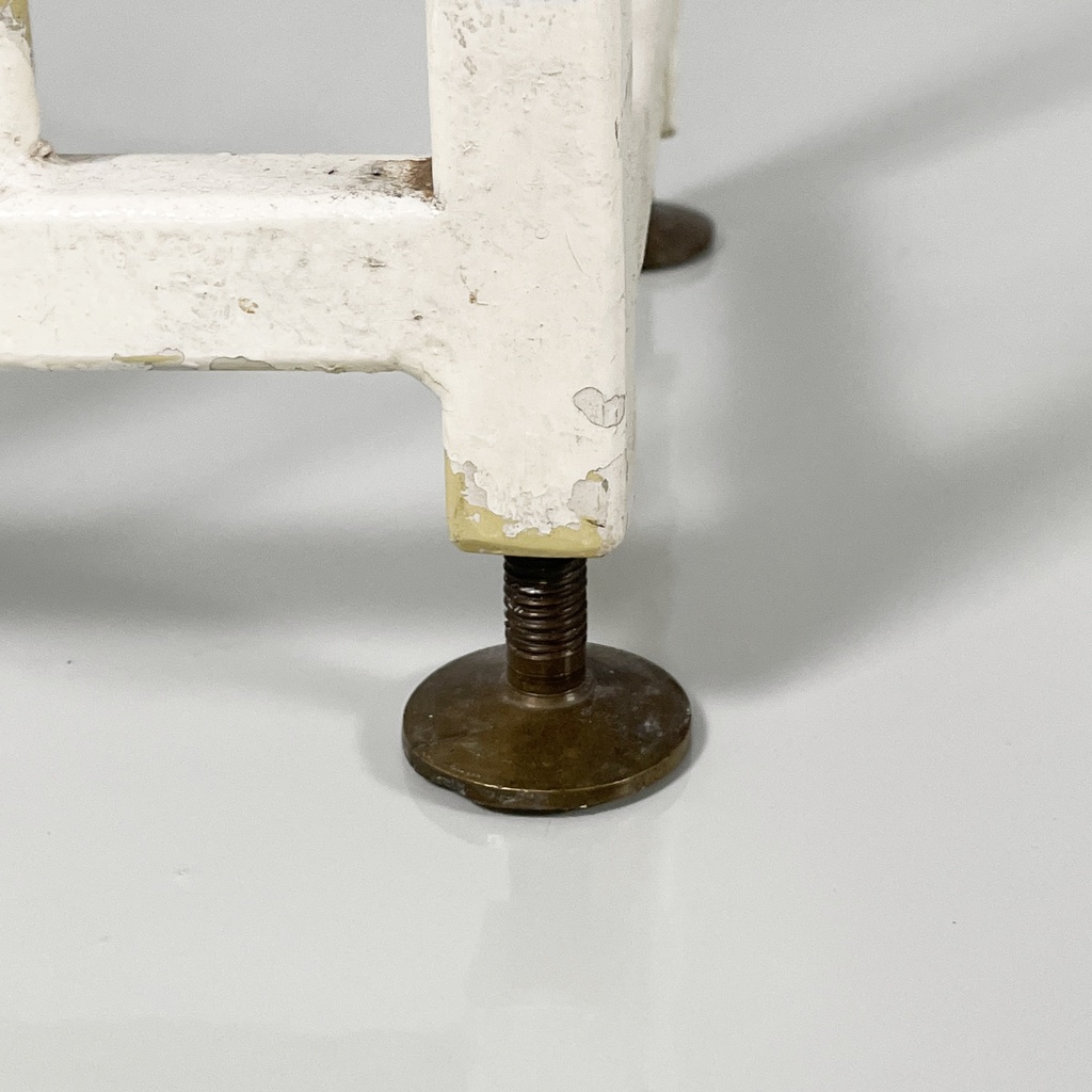 Copricalorifero in metallo bianco, 1950 ca.