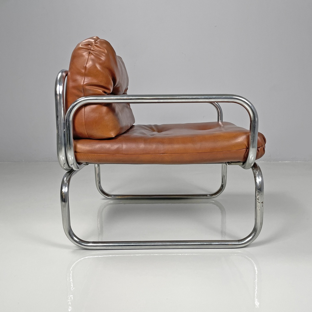 Poltrone in finta pelle marrone e metallo cromato, 1970 ca.