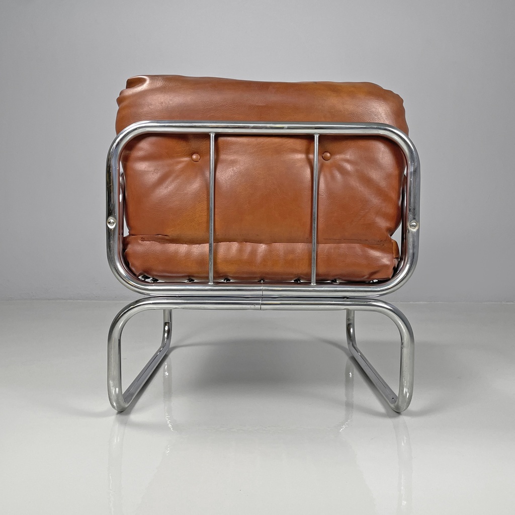 Poltrone in finta pelle marrone e metallo cromato, 1970 ca.