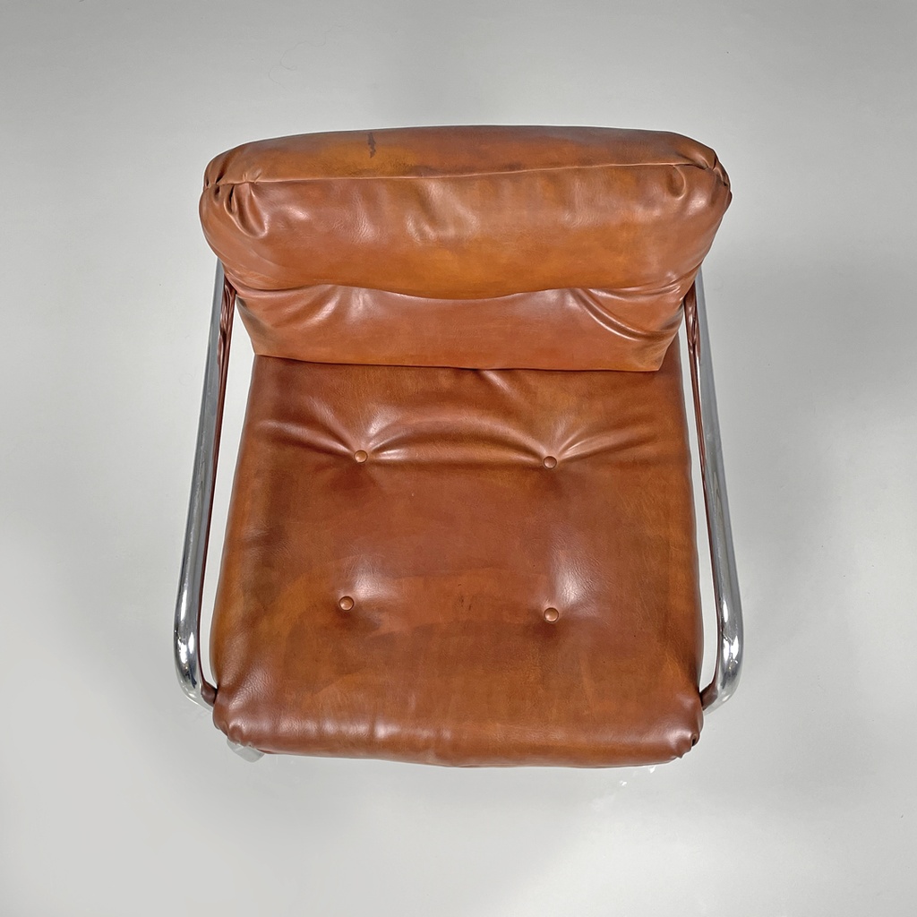 Poltrone in finta pelle marrone e metallo cromato, 1970 ca.