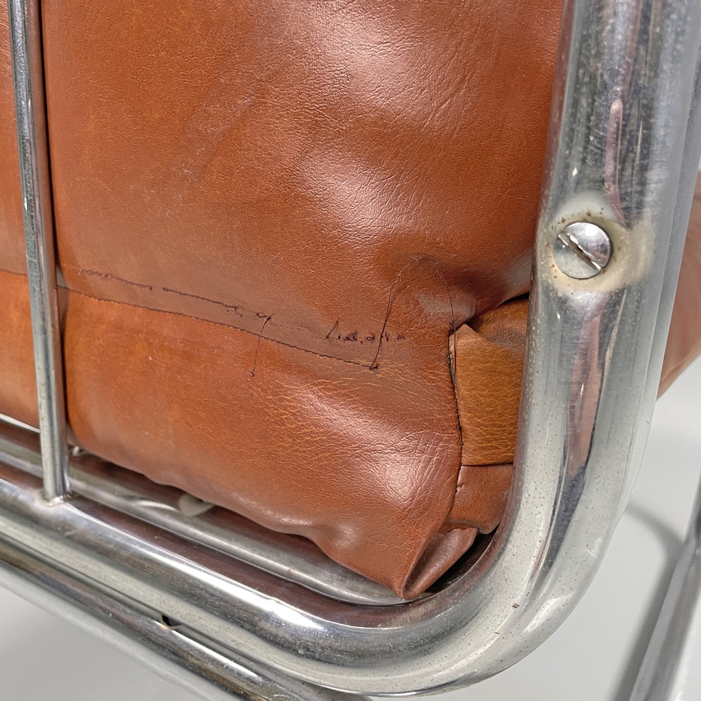 Poltrone in finta pelle marrone e metallo cromato, 1970 ca.