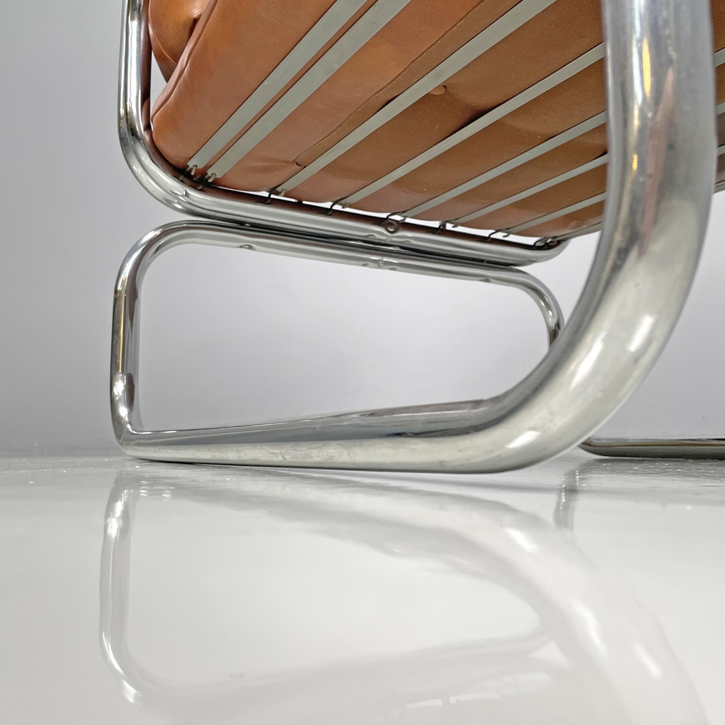 Poltrone in finta pelle marrone e metallo cromato, 1970 ca.