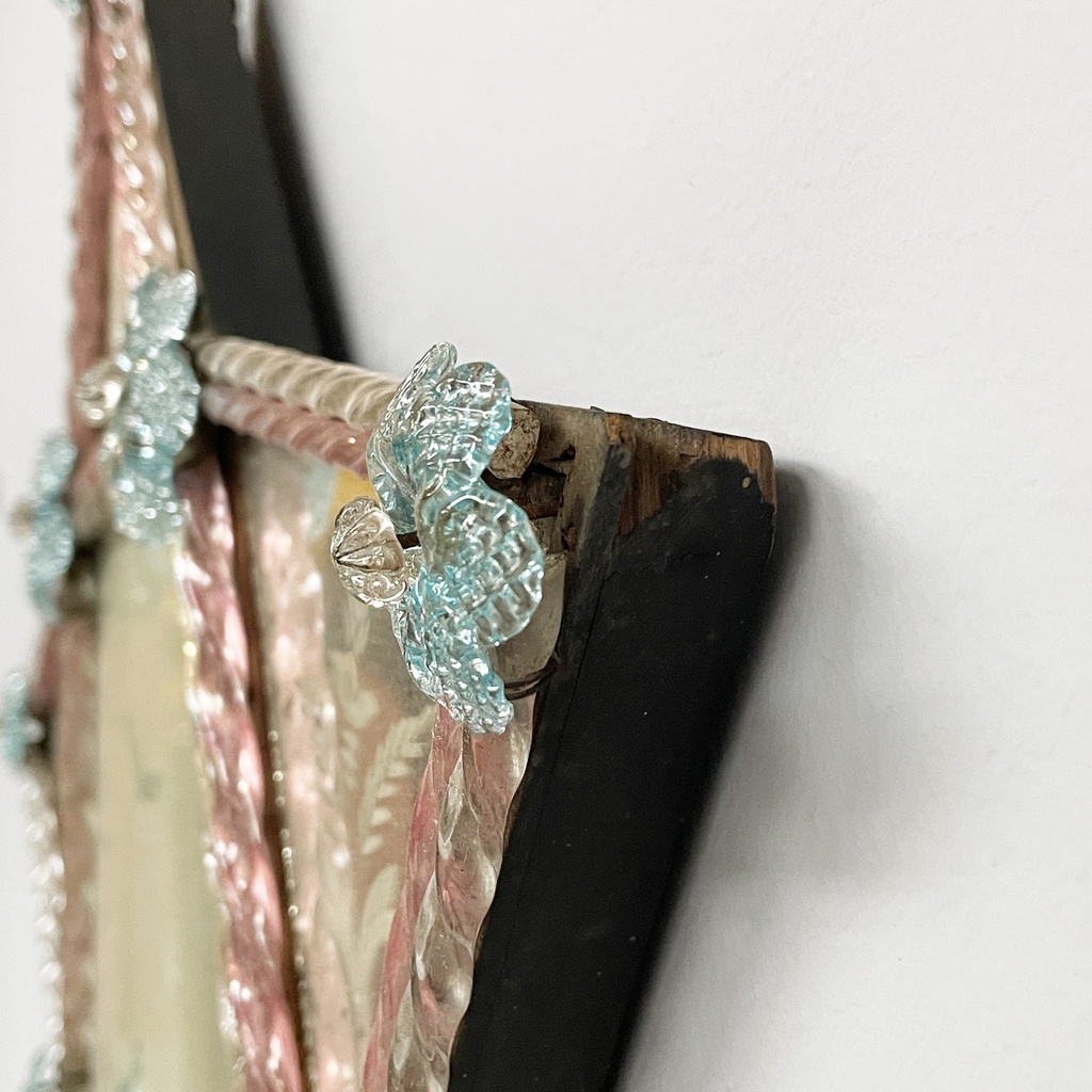 Specchio da parete con decorazioni in vetro, 1980 ca.