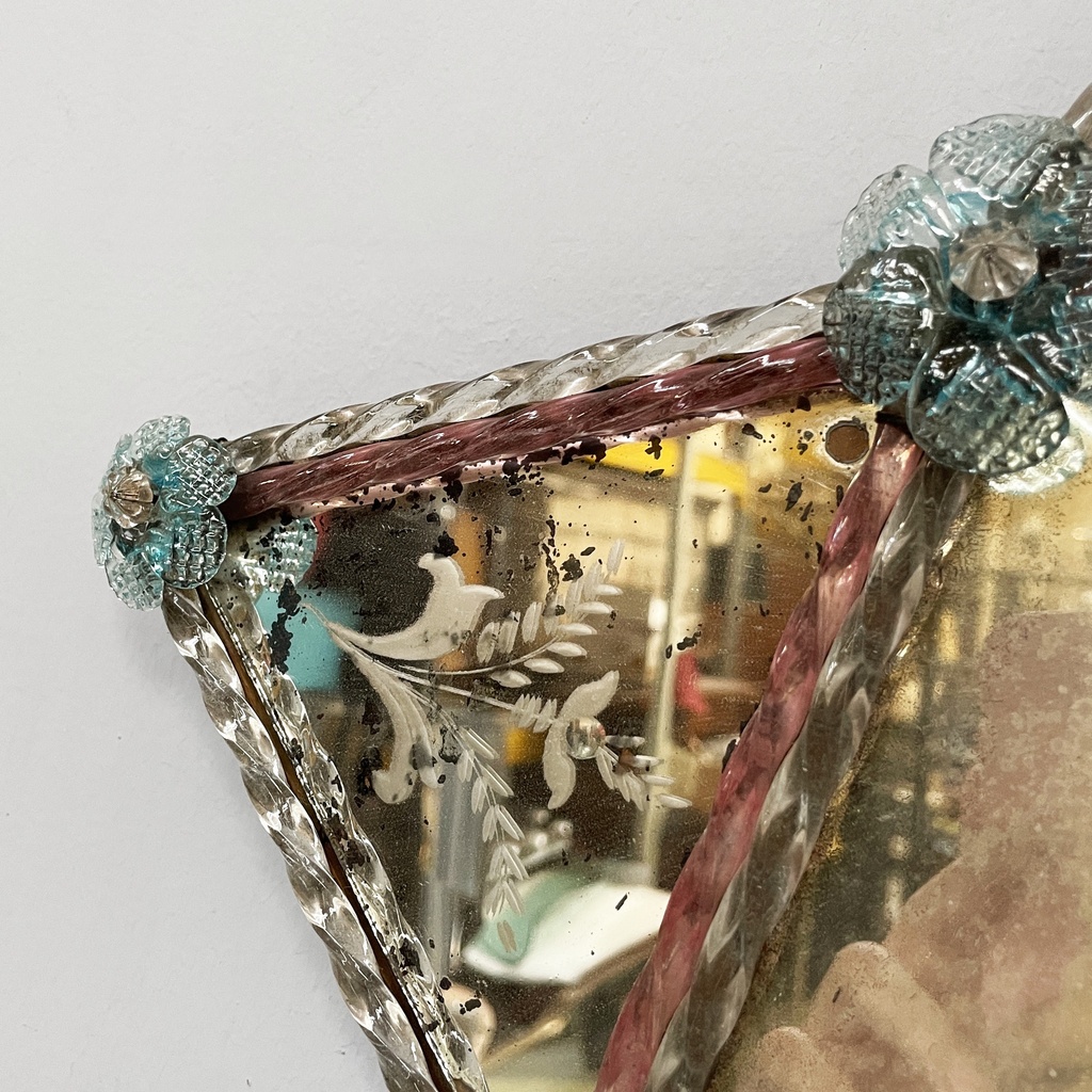 Specchio da parete con decorazioni in vetro, 1980 ca.