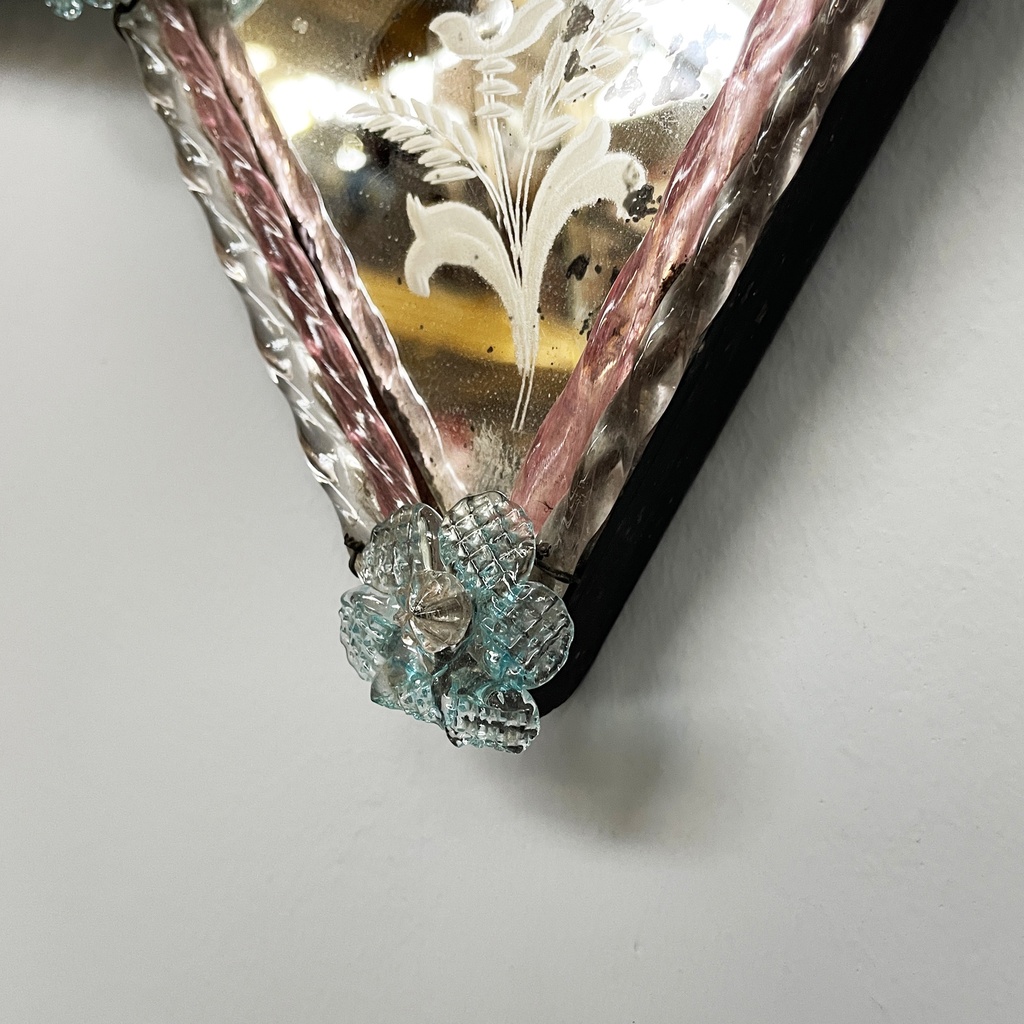 Specchio da parete con decorazioni in vetro, 1980 ca.