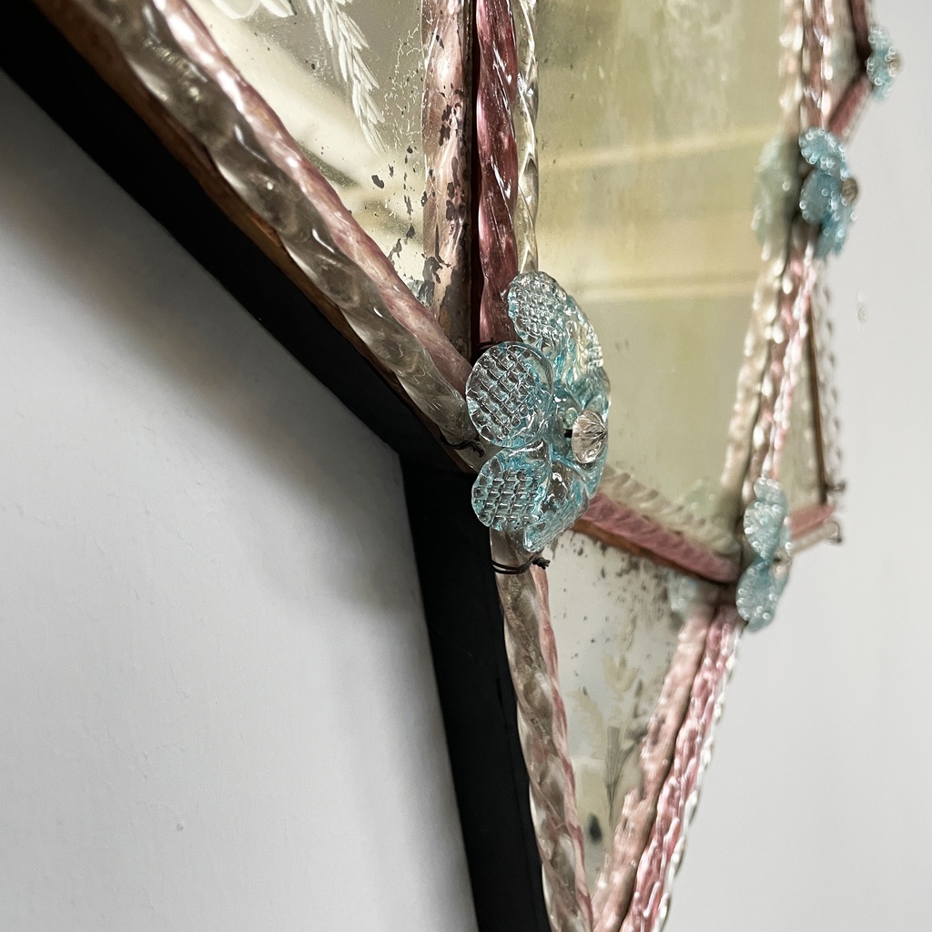 Specchio da parete con decorazioni in vetro, 1980 ca.