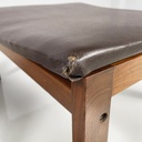 Pouf in pelle marrone e legno, 1960 ca.