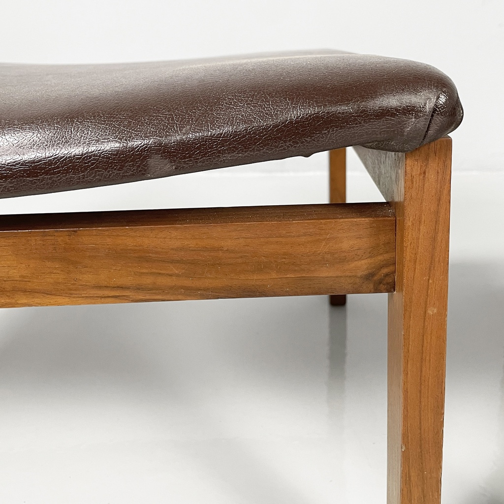 Pouf in pelle marrone e legno, 1960 ca.