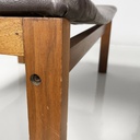 Pouf in pelle marrone e legno, 1960 ca.