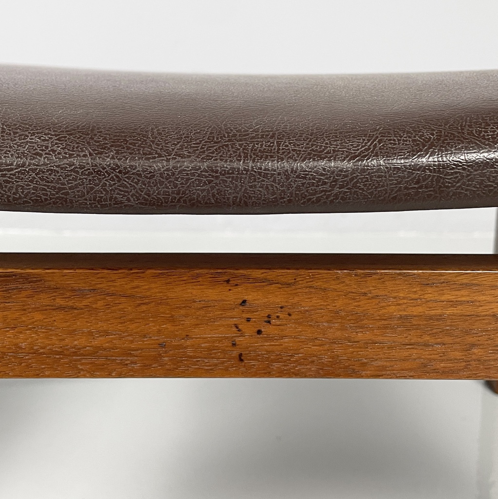 Pouf in pelle marrone e legno, 1960 ca.