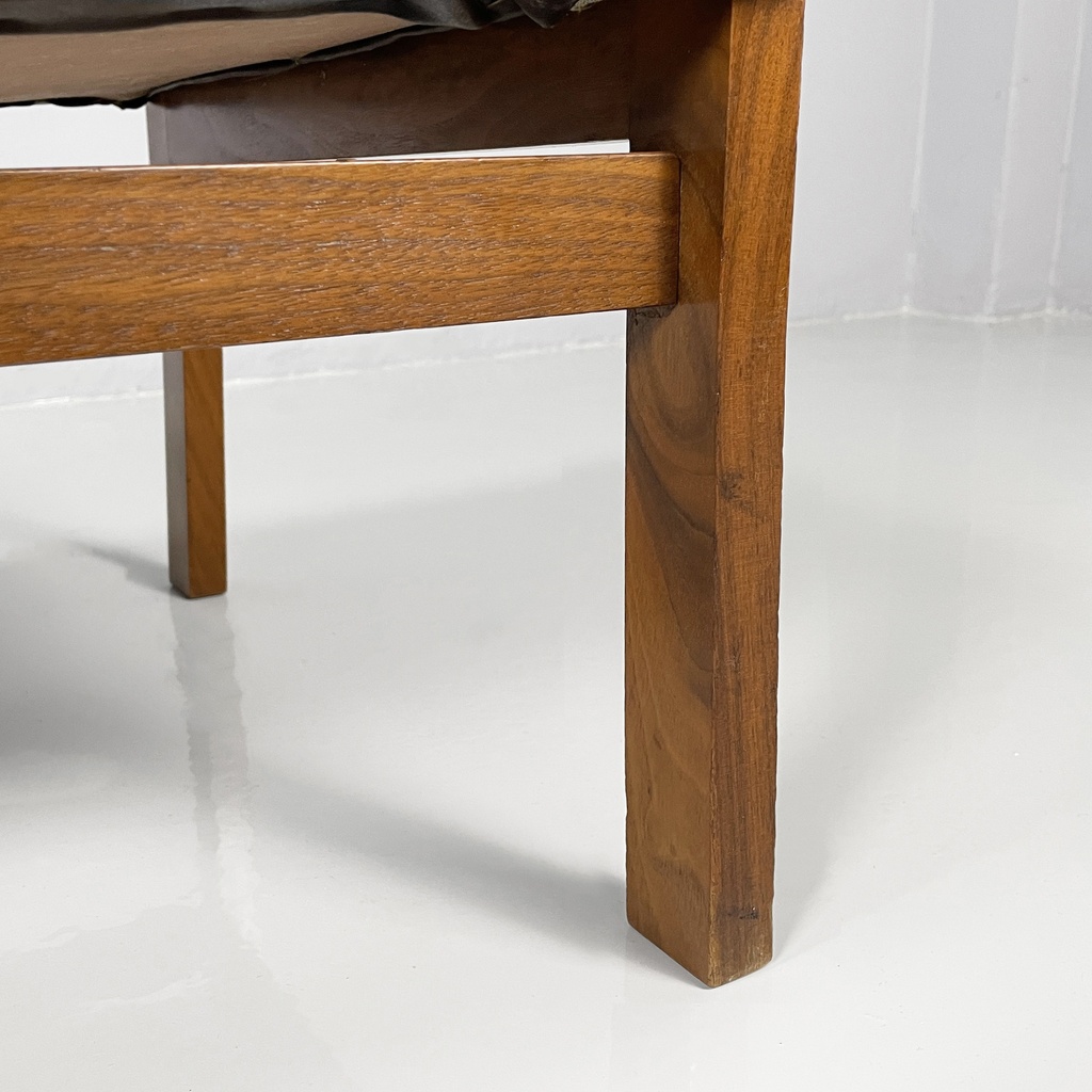Pouf in pelle marrone e legno, 1960 ca.