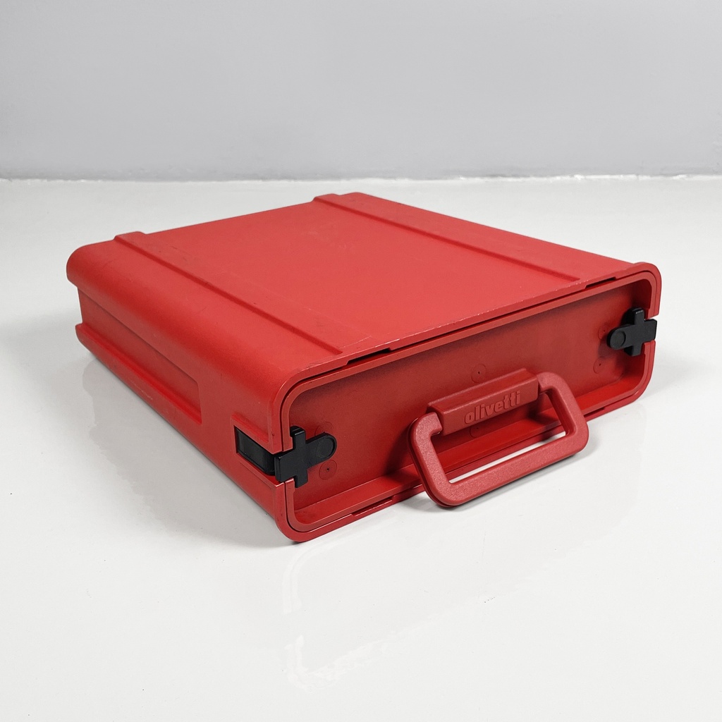 Macchina da scrivere Valentine di Ettore Sottsass e Perry A. King per Olivetti, 1970 ca.