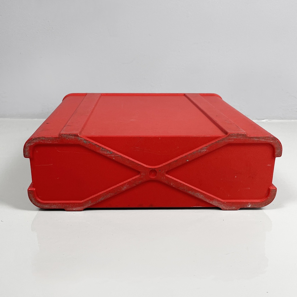 Macchina da scrivere Valentine di Ettore Sottsass e Perry A. King per Olivetti, 1970 ca.