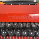 Macchina da scrivere Valentine di Ettore Sottsass e Perry A. King per Olivetti, 1970 ca.