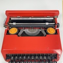 Macchina da scrivere Valentine di Ettore Sottsass e Perry A. King per Olivetti, 1970 ca.