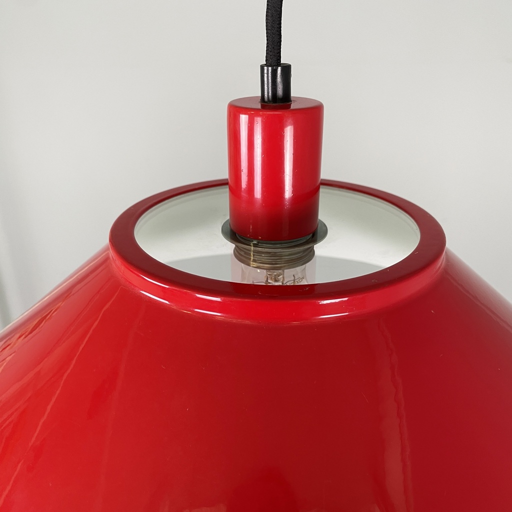 Lampadario in metallo rosso e vetro, 1970 ca.