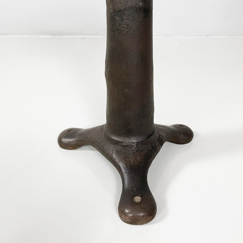 Sgabelli in legno e ghisa, 1930 ca.