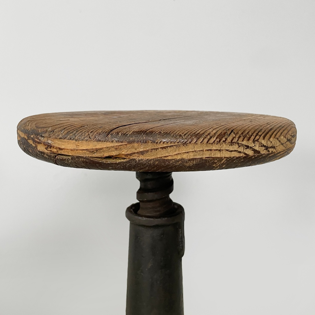 Sgabelli in legno e ghisa, 1930 ca.