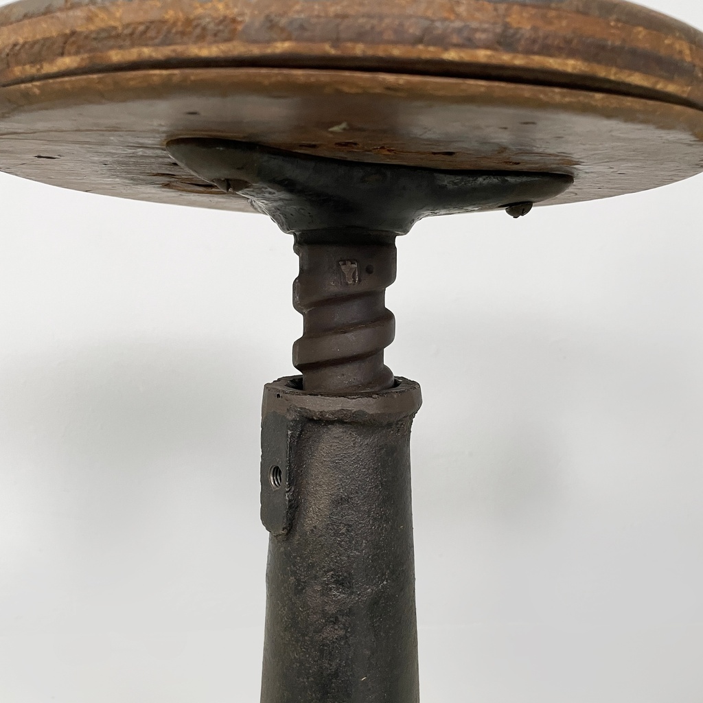 Sgabelli in legno e ghisa, 1930 ca.