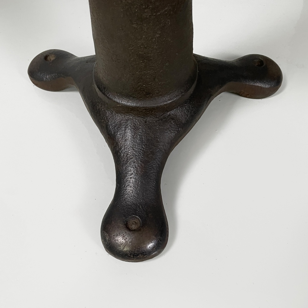 Sgabelli in legno e ghisa, 1930 ca.