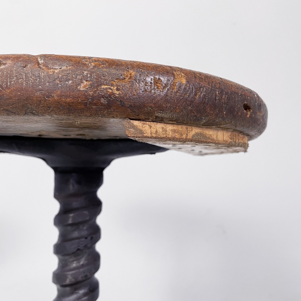 Sgabello in legno e ghisa, 1930 ca.