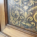 Armadio con ante decorate in legno, 1800 ca.