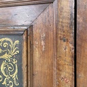 Armadio con ante decorate in legno, 1800 ca.