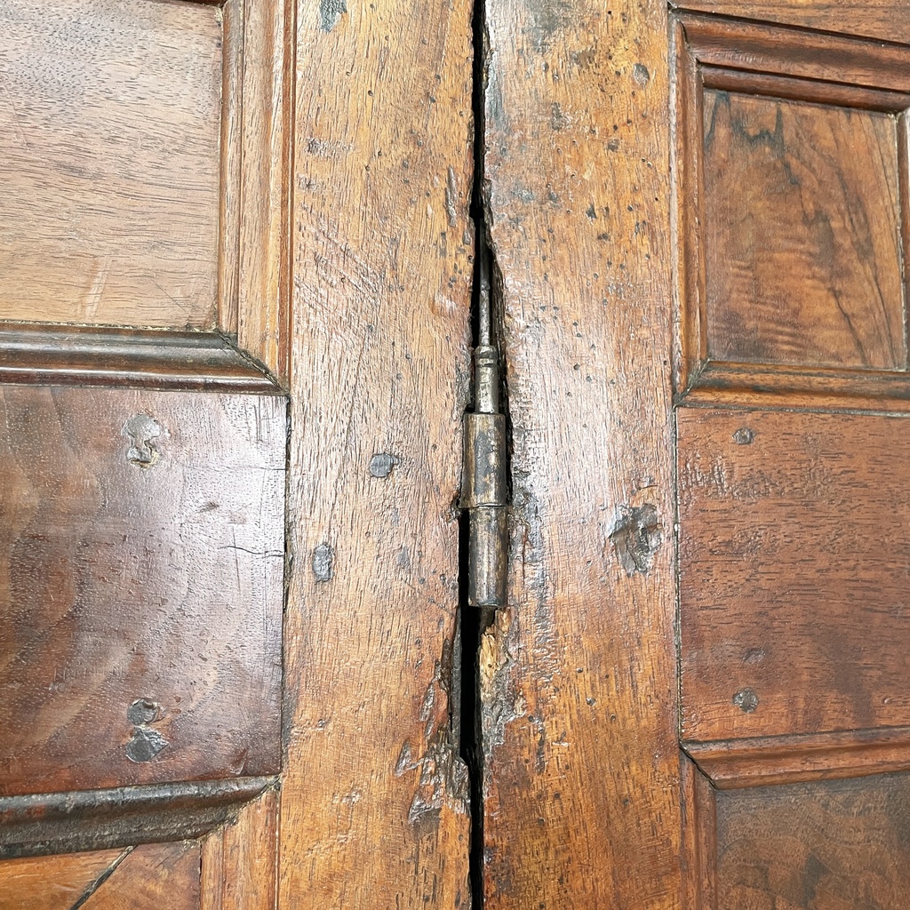 Armadio con ante decorate in legno, 1800 ca.