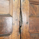 Armadio con ante decorate in legno, 1800 ca.