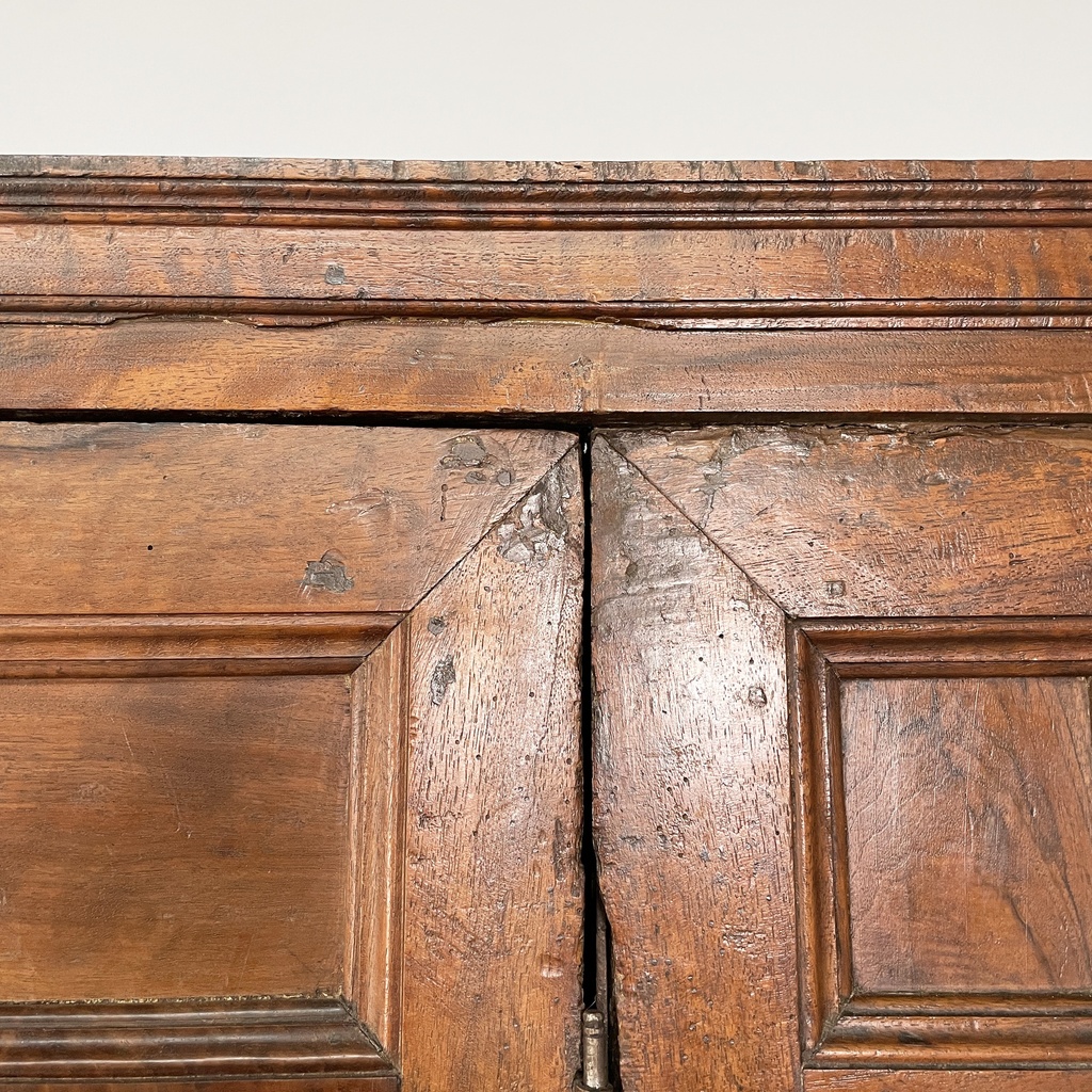 Armadio con ante decorate in legno, 1800 ca.