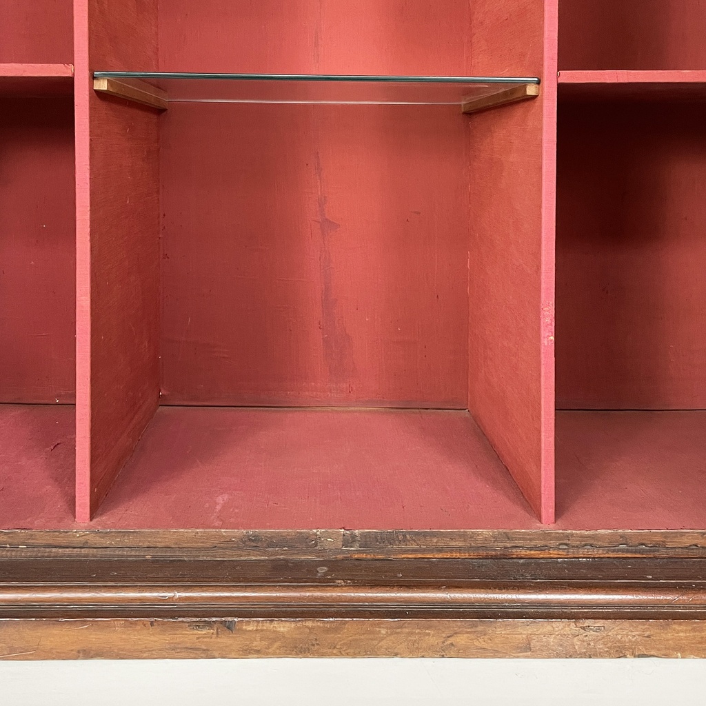 Armadio con ante decorate in legno, 1800 ca.