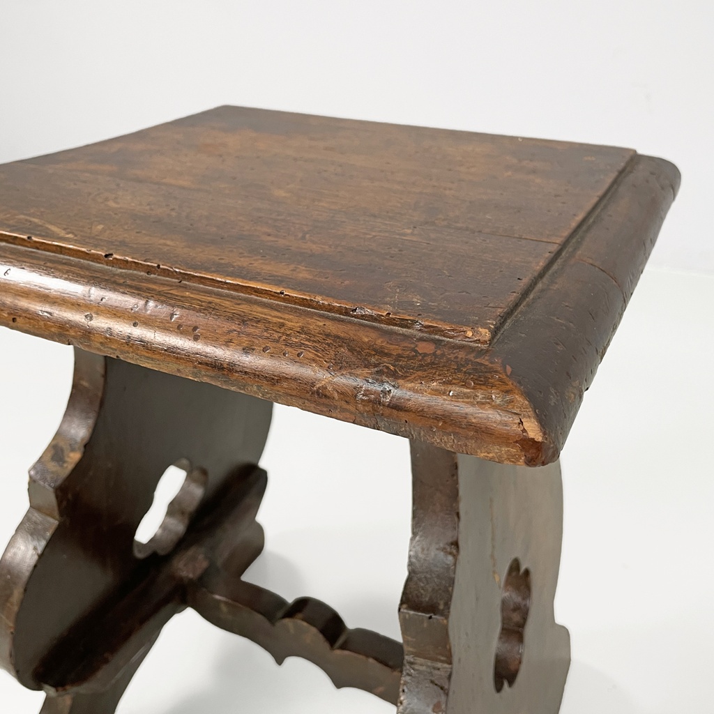 Sgabelli in legno, fine 1800 ca.