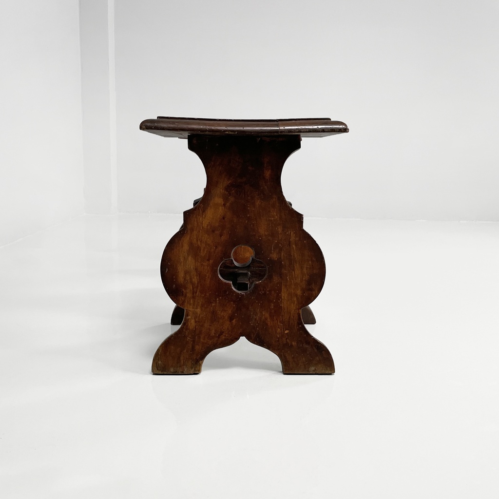 Sgabelli in legno, fine 1800 ca.