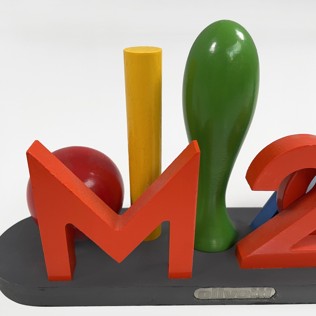 Scultura di Lucio Del Pezzo per Olivetti