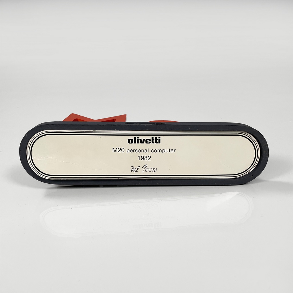 Scultura di Lucio Del Pezzo per Olivetti