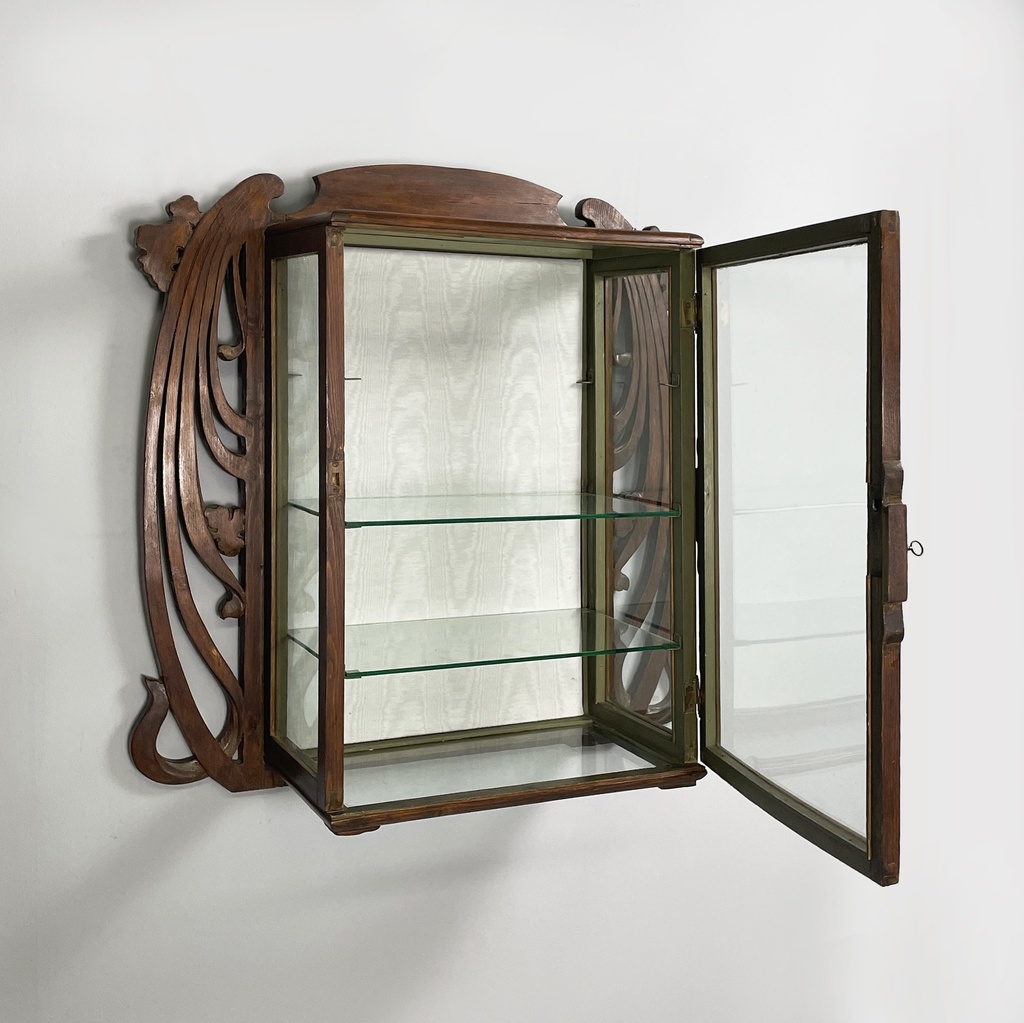 Vetrina da parete in legno e vetro, inizio 1900 ca.