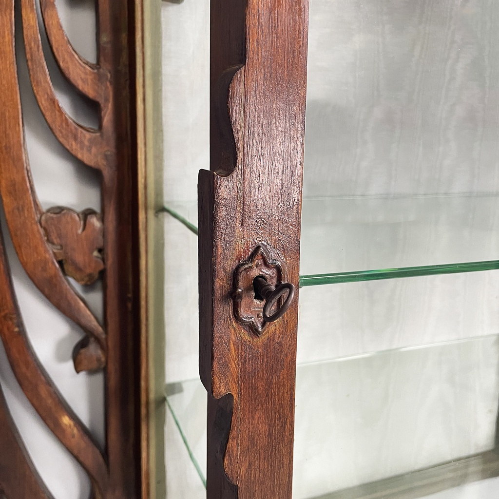 Vetrina da parete in legno e vetro, inizio 1900 ca.