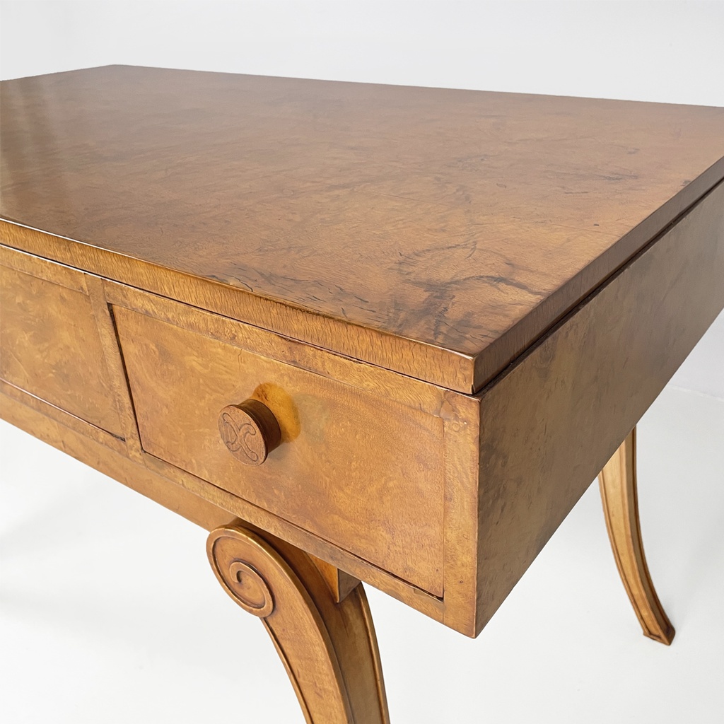 Scrivania in legno di noce per Hille of London, 1920 ca.