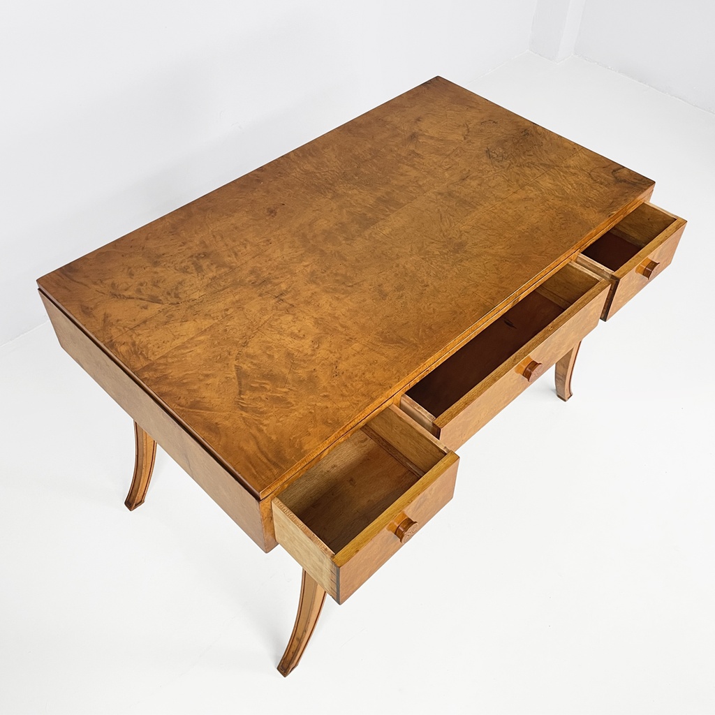 Scrivania in legno di noce per Hille of London, 1920 ca.