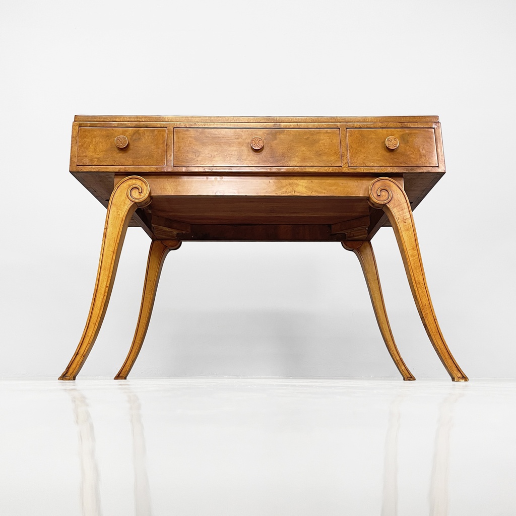 Scrivania in legno di noce per Hille of London, 1920 ca.