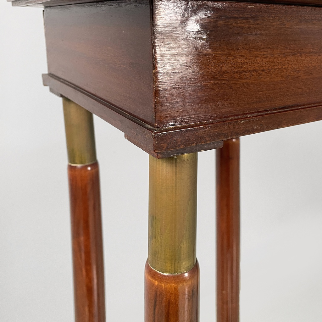 Piedistallo in legno e ottone, metà 1800 ca.
