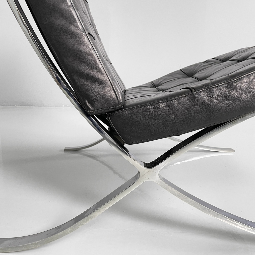 Poltrone in pelle nera e acciaio, 1970 ca.