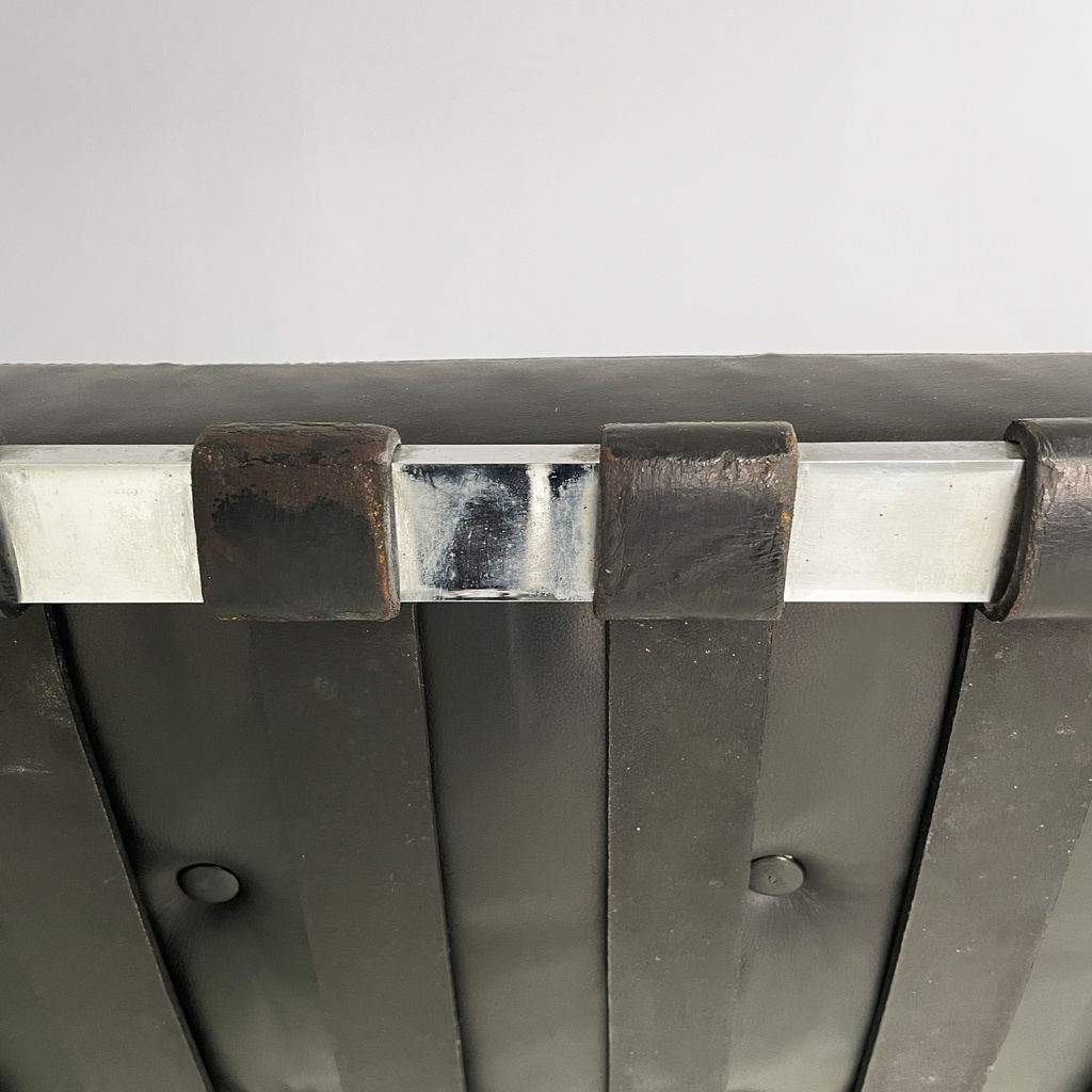 Poltrone in pelle nera e acciaio, 1970 ca.