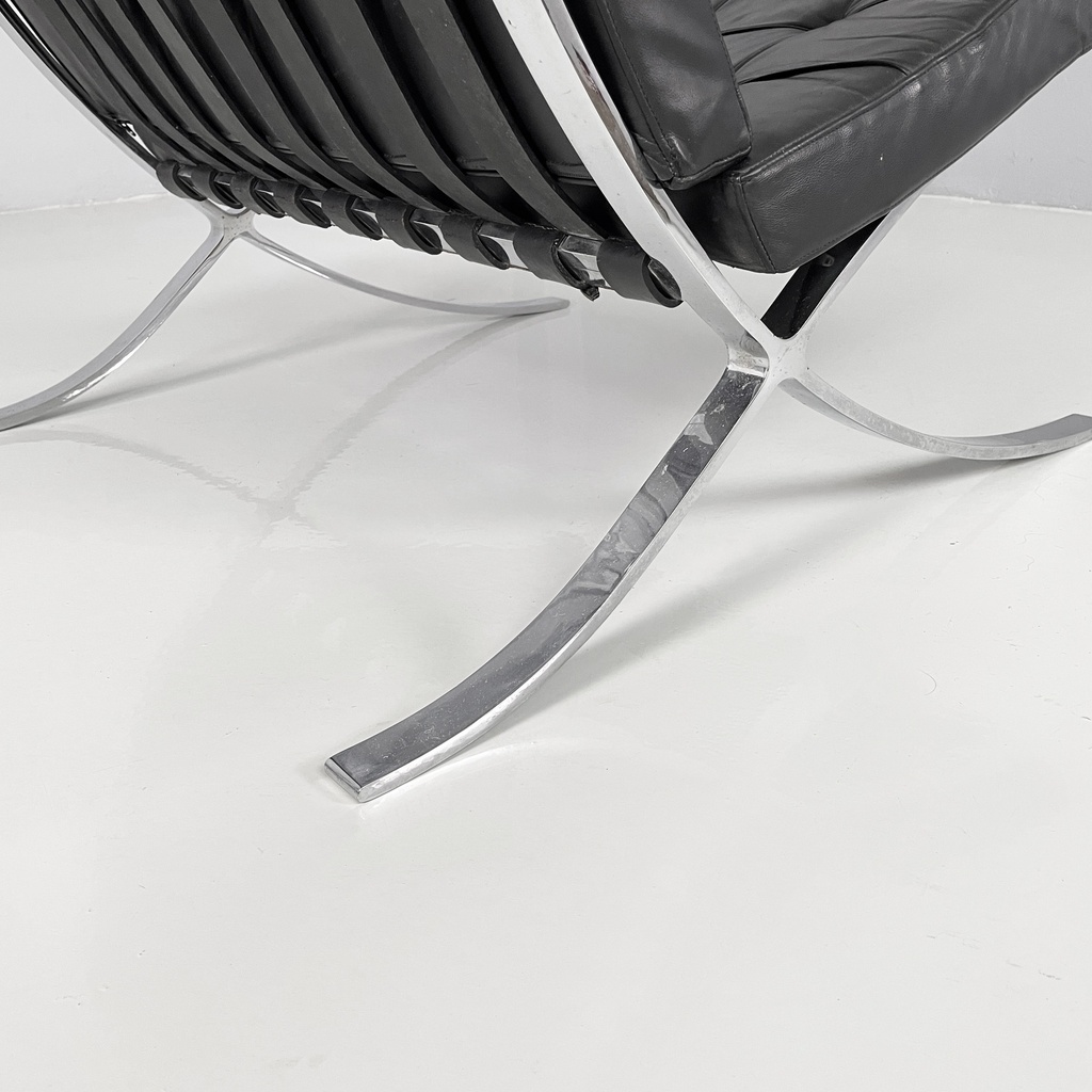 Poltrone in pelle nera e acciaio, 1970 ca.