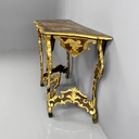 Consolle in legno dorato con decori, 1700 ca.