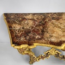 Consolle in legno dorato con decori, 1700 ca.