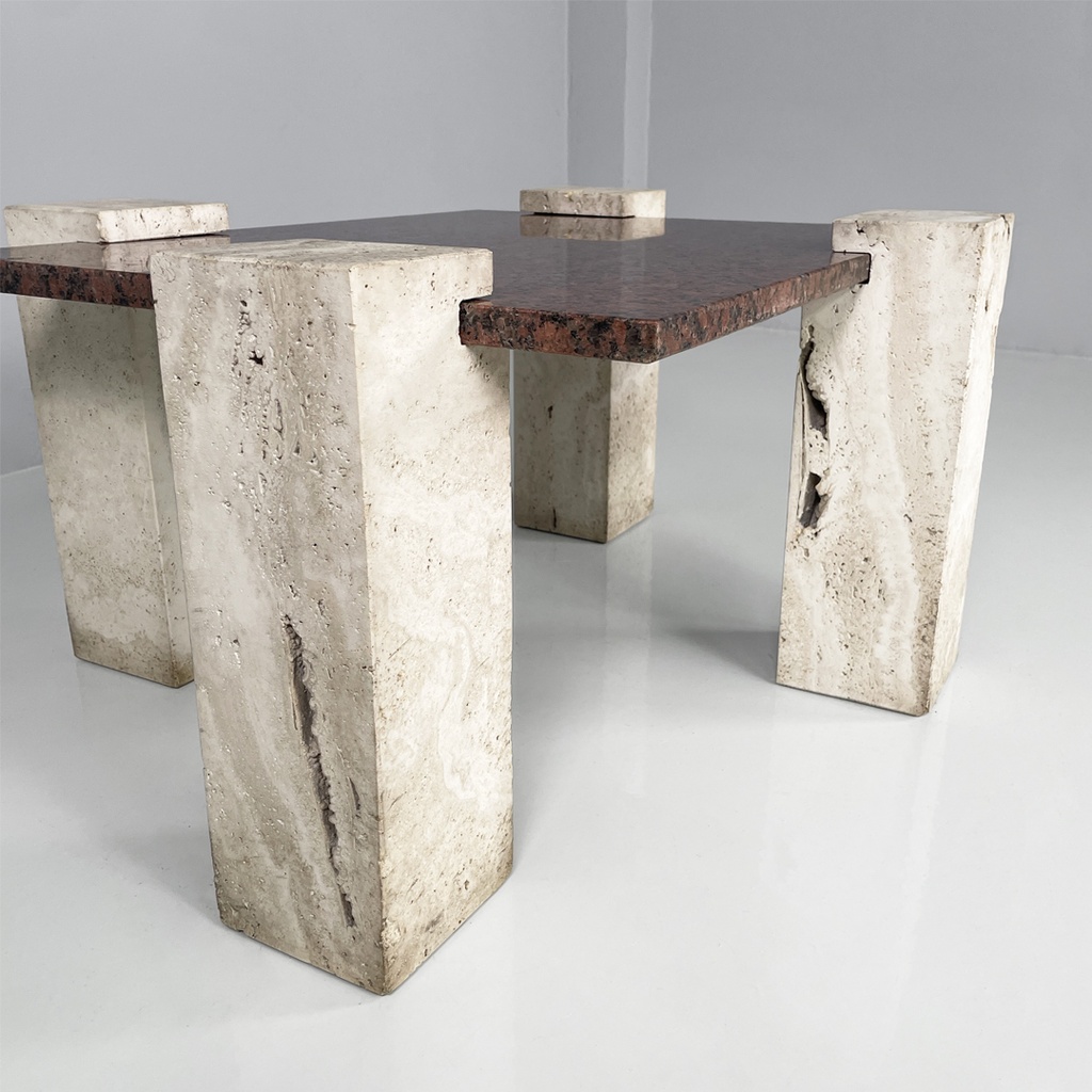 Tavolo da caffè in granito rosso e travertino, 1970 ca.