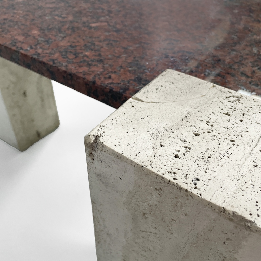 Tavolo da caffè in granito rosso e travertino, 1970 ca.
