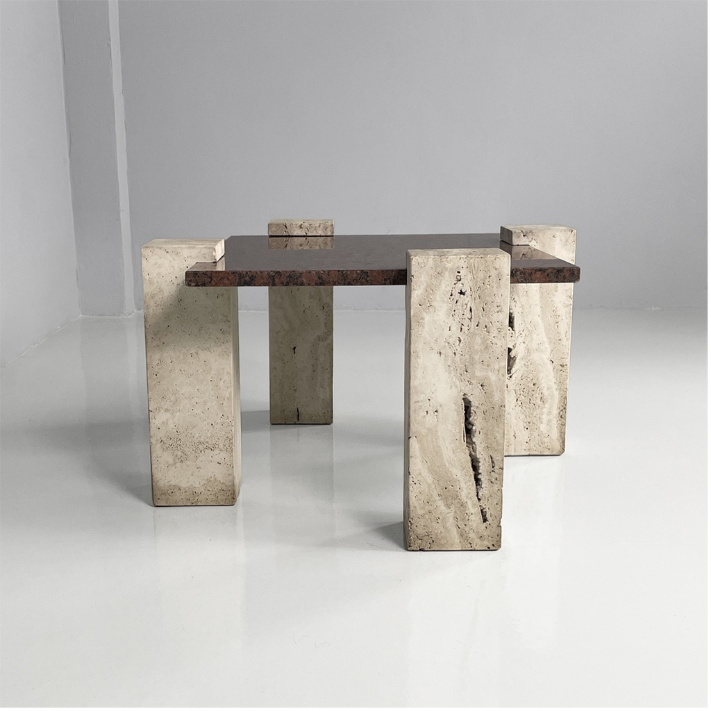 Tavolo da caffè in granito rosso e travertino, 1970 ca.